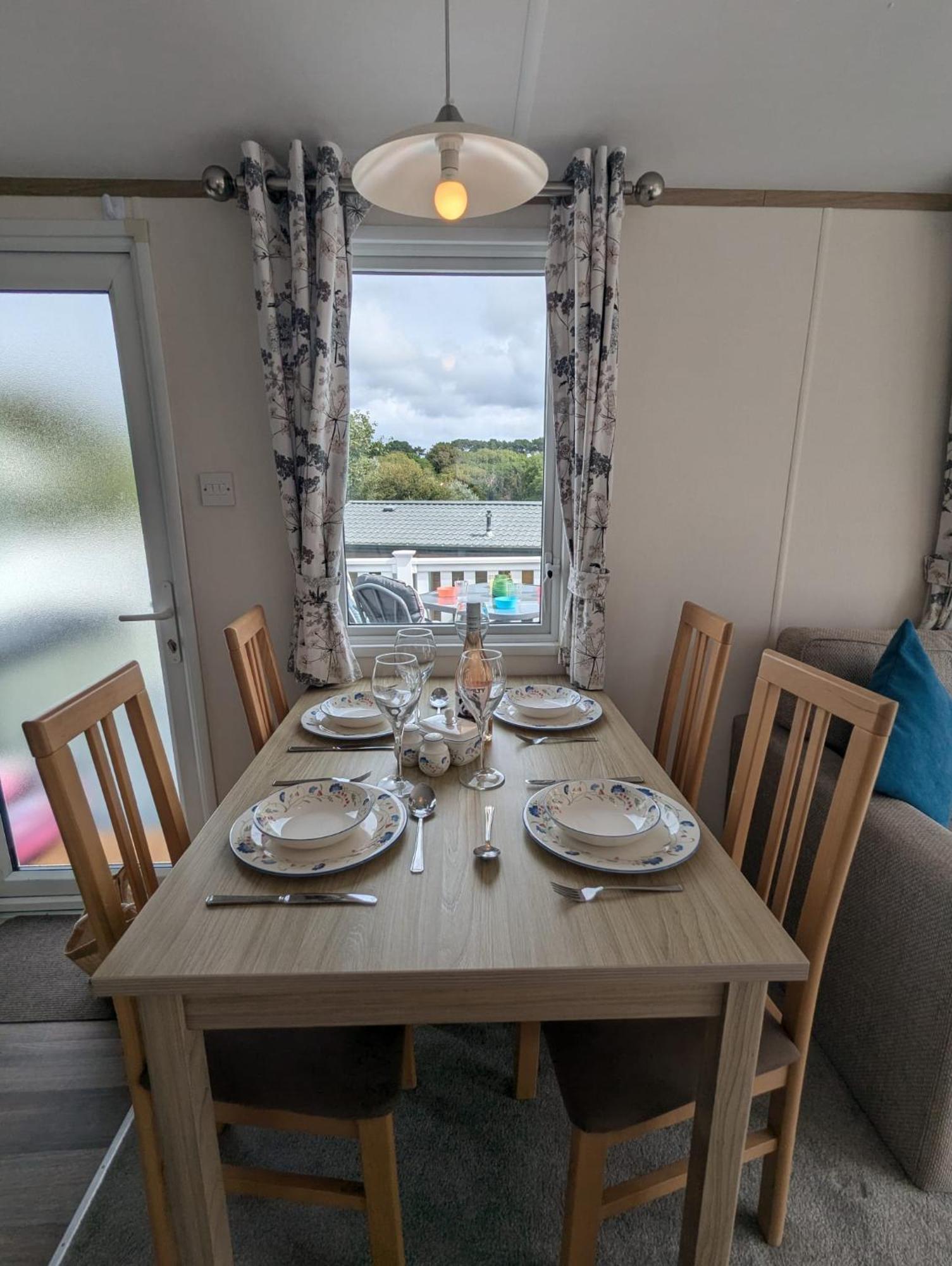 Lovely Bright And Airy Caravan On The 5 Star Shorefield Country Park Entertainment Passes Included Milford on Sea Dış mekan fotoğraf