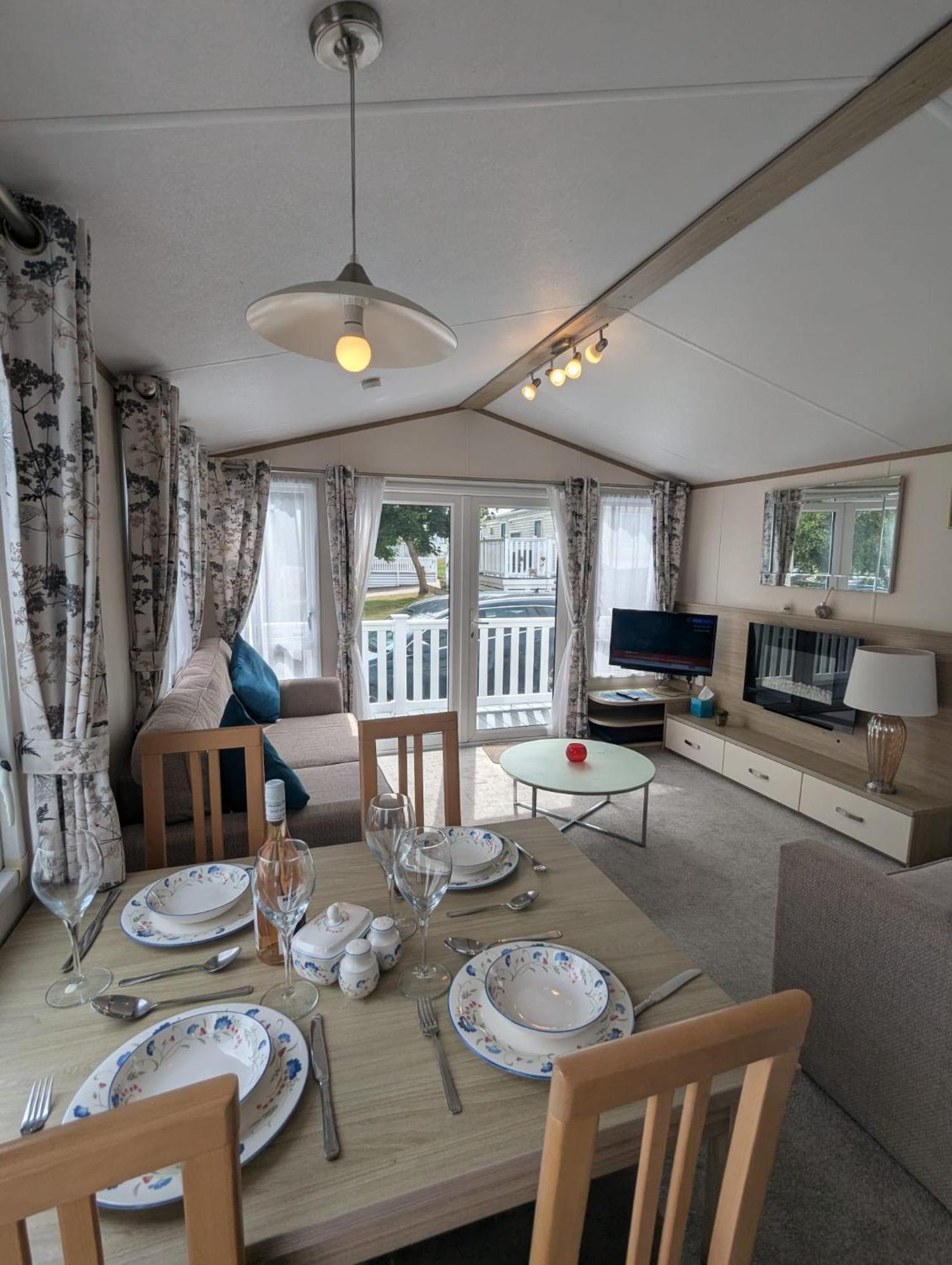 Lovely Bright And Airy Caravan On The 5 Star Shorefield Country Park Entertainment Passes Included Milford on Sea Dış mekan fotoğraf