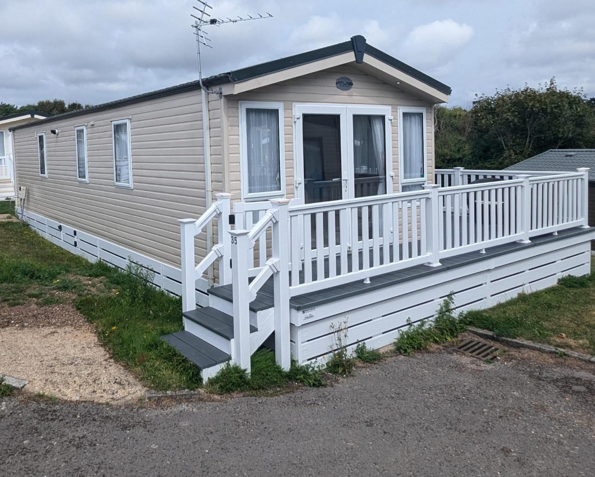 Lovely Bright And Airy Caravan On The 5 Star Shorefield Country Park Entertainment Passes Included Milford on Sea Dış mekan fotoğraf