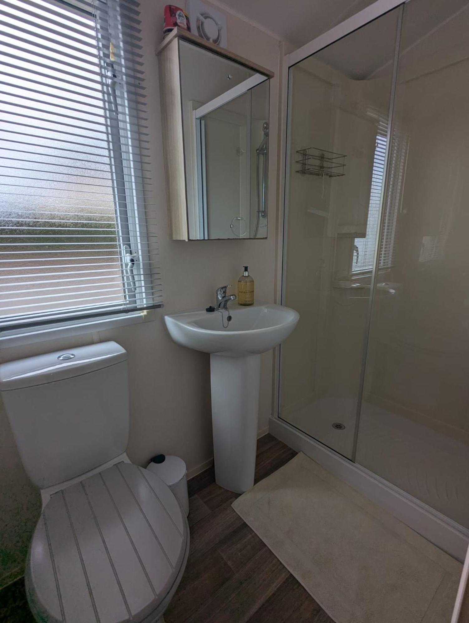 Lovely Bright And Airy Caravan On The 5 Star Shorefield Country Park Entertainment Passes Included Milford on Sea Dış mekan fotoğraf