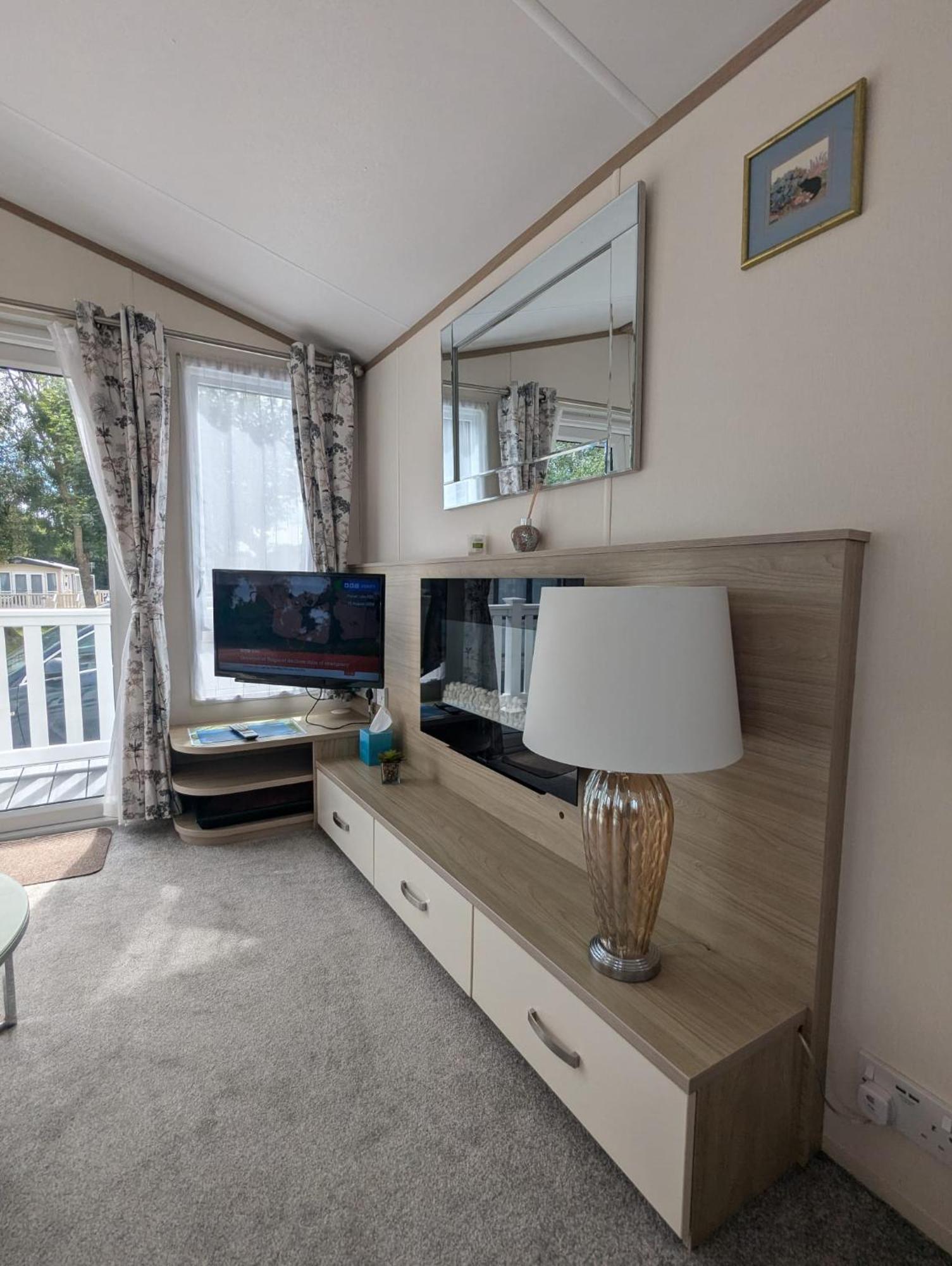 Lovely Bright And Airy Caravan On The 5 Star Shorefield Country Park Entertainment Passes Included Milford on Sea Dış mekan fotoğraf